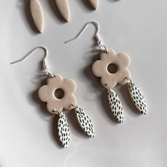 Dalmatian and Taupe Flowers