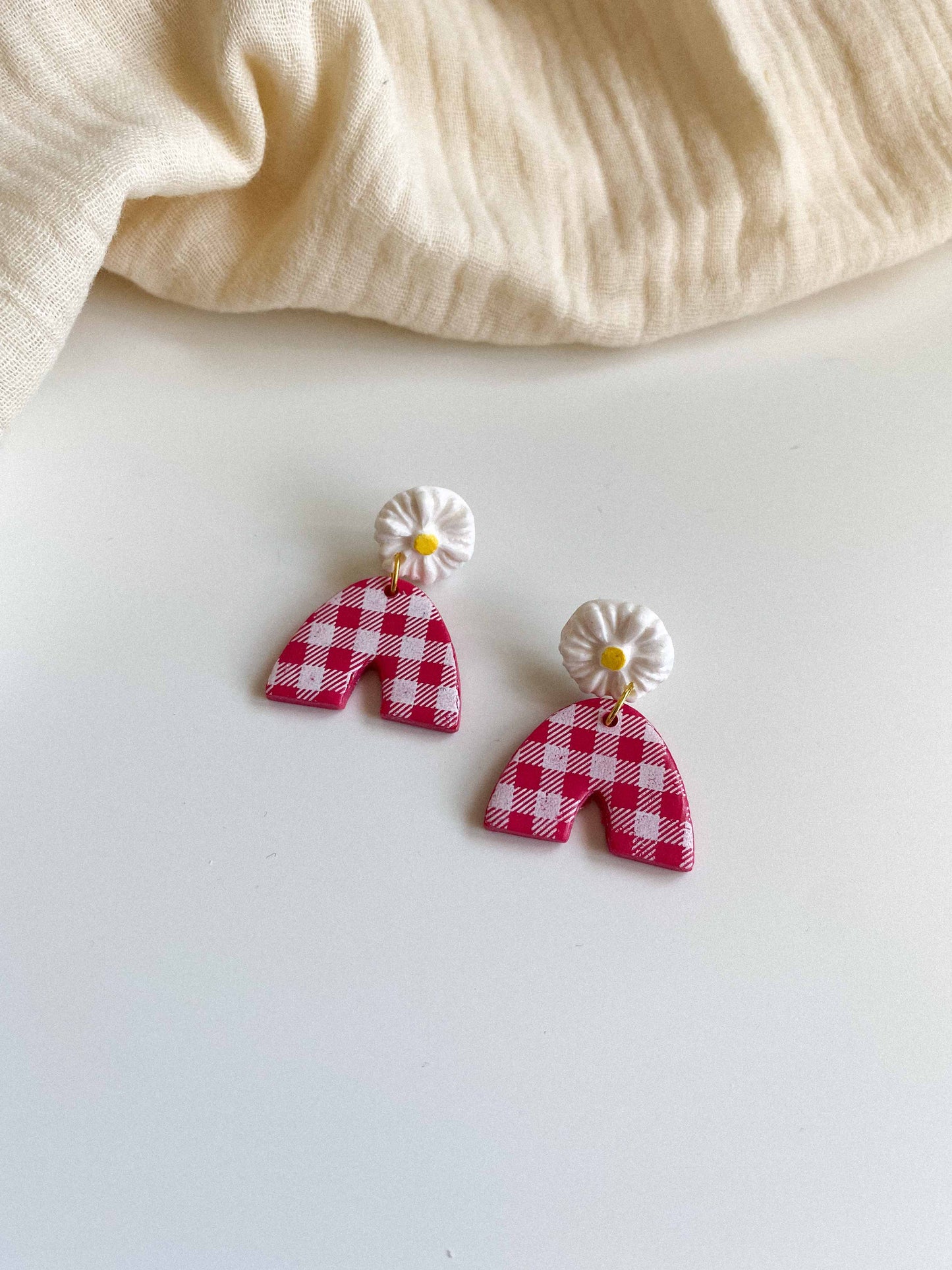 Gingham Small Daisy Arches