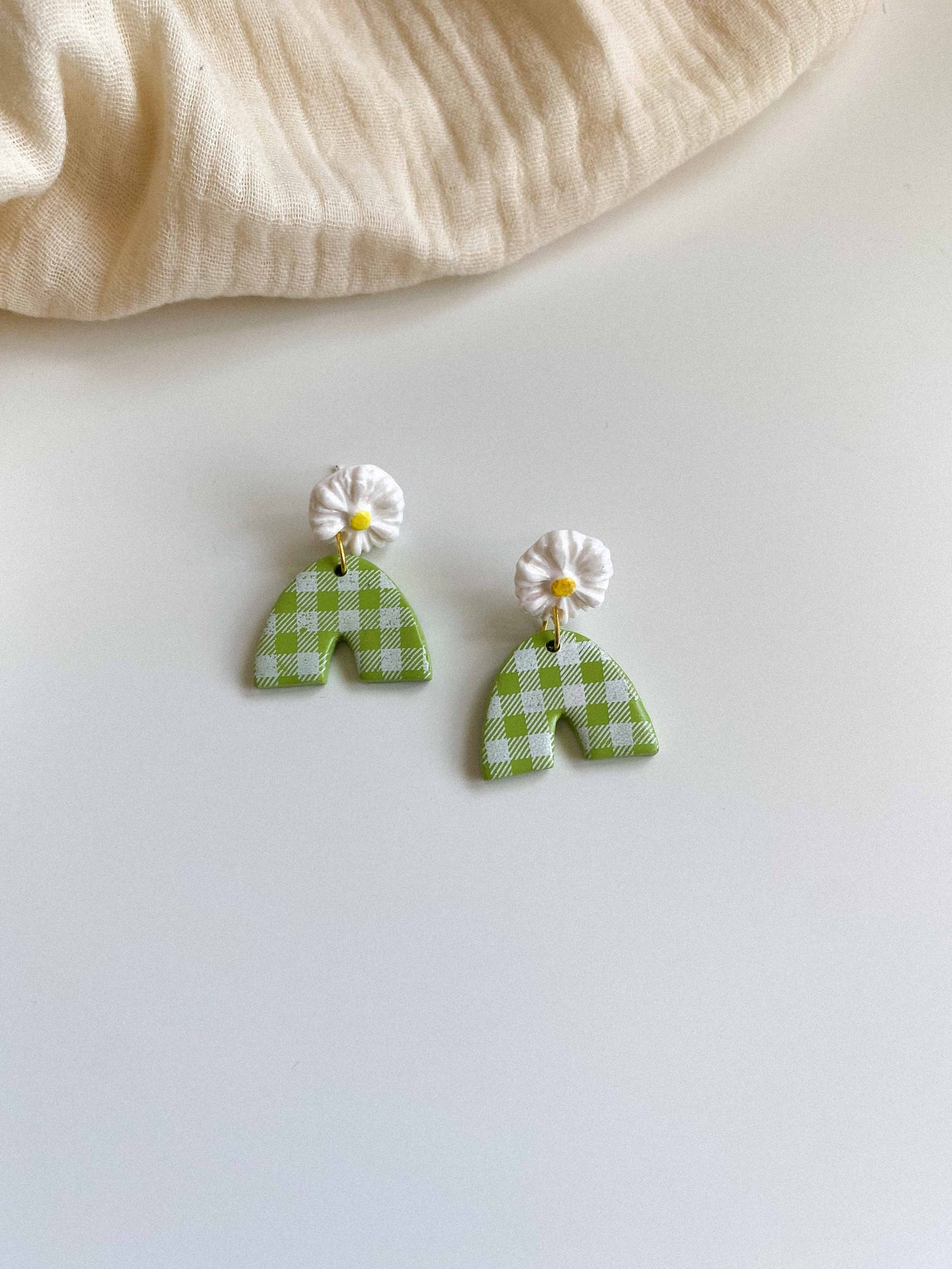 Gingham Small Daisy Arches