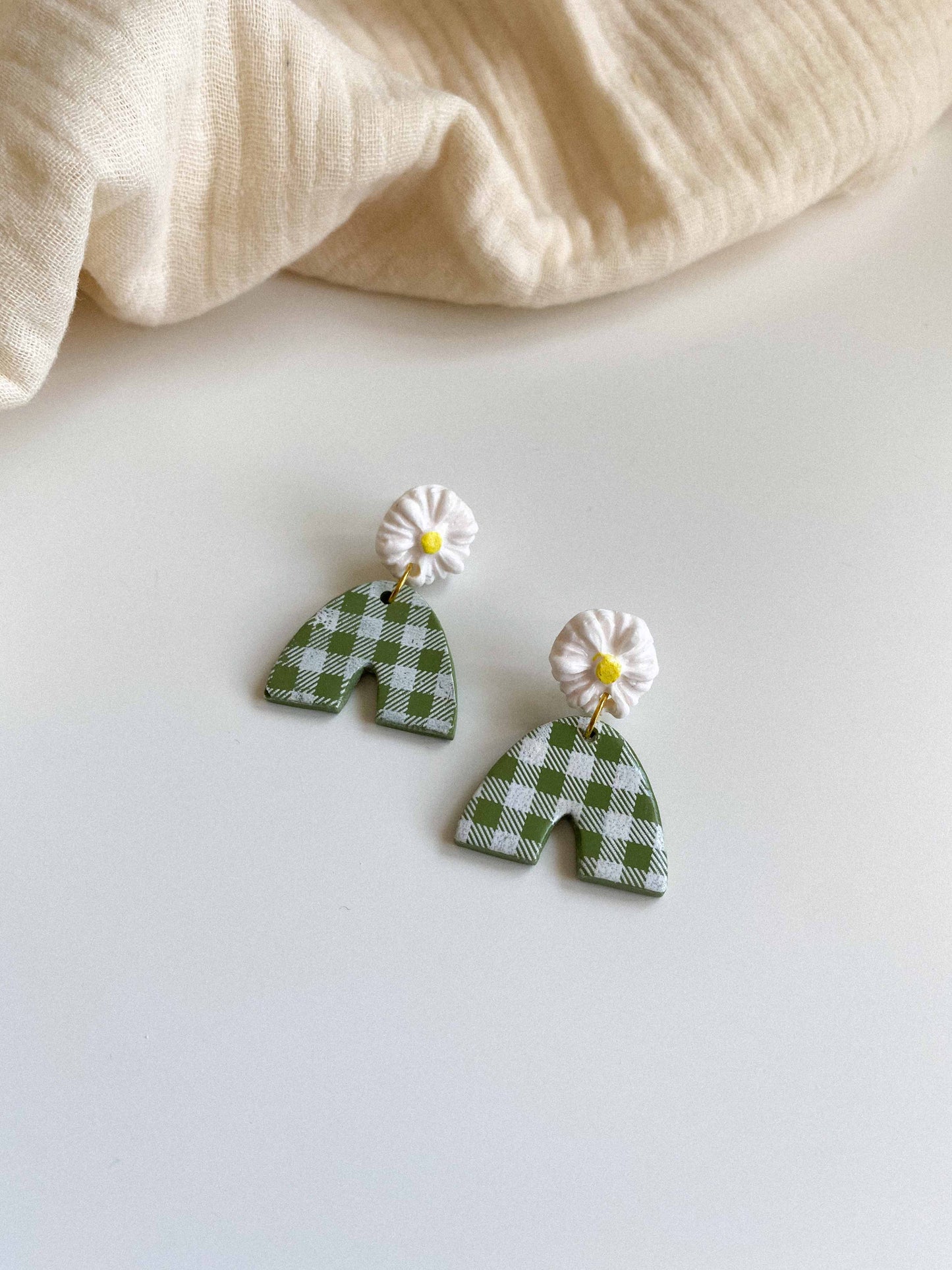 Gingham Small Daisy Arches