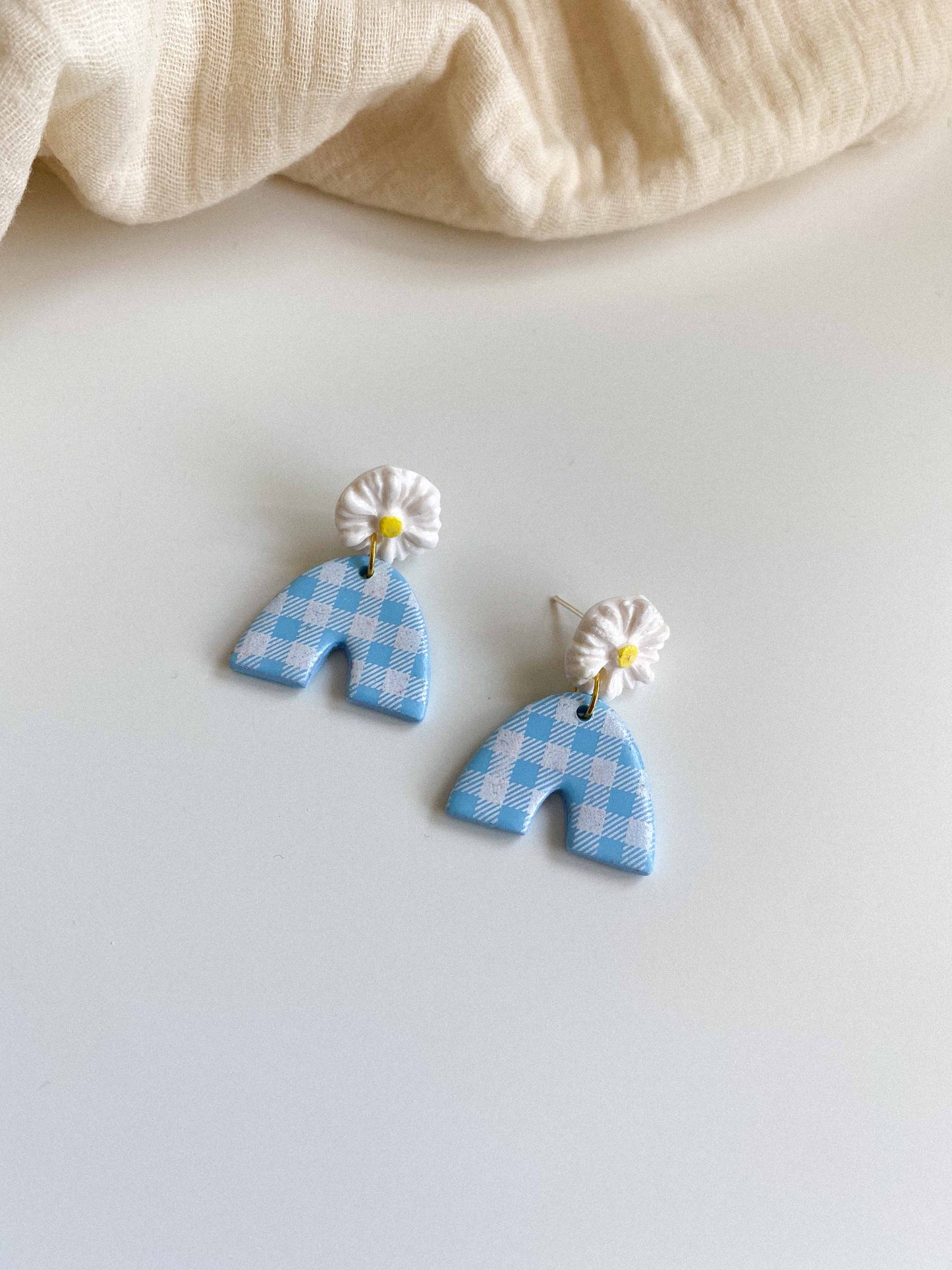 Gingham Small Daisy Arches