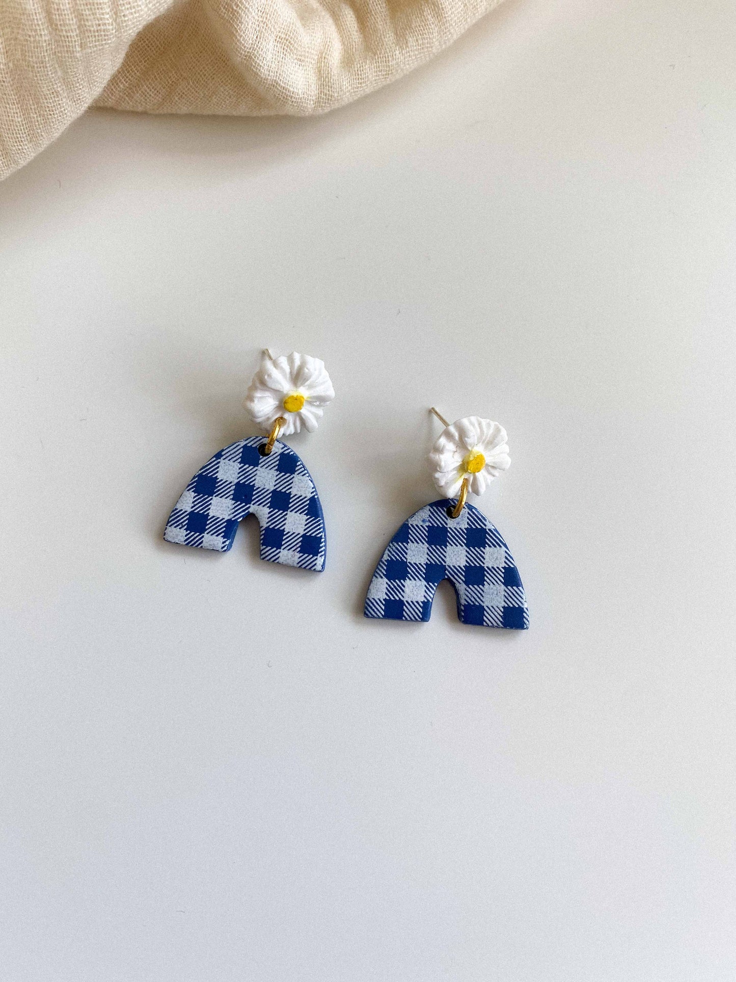 Gingham Small Daisy Arches