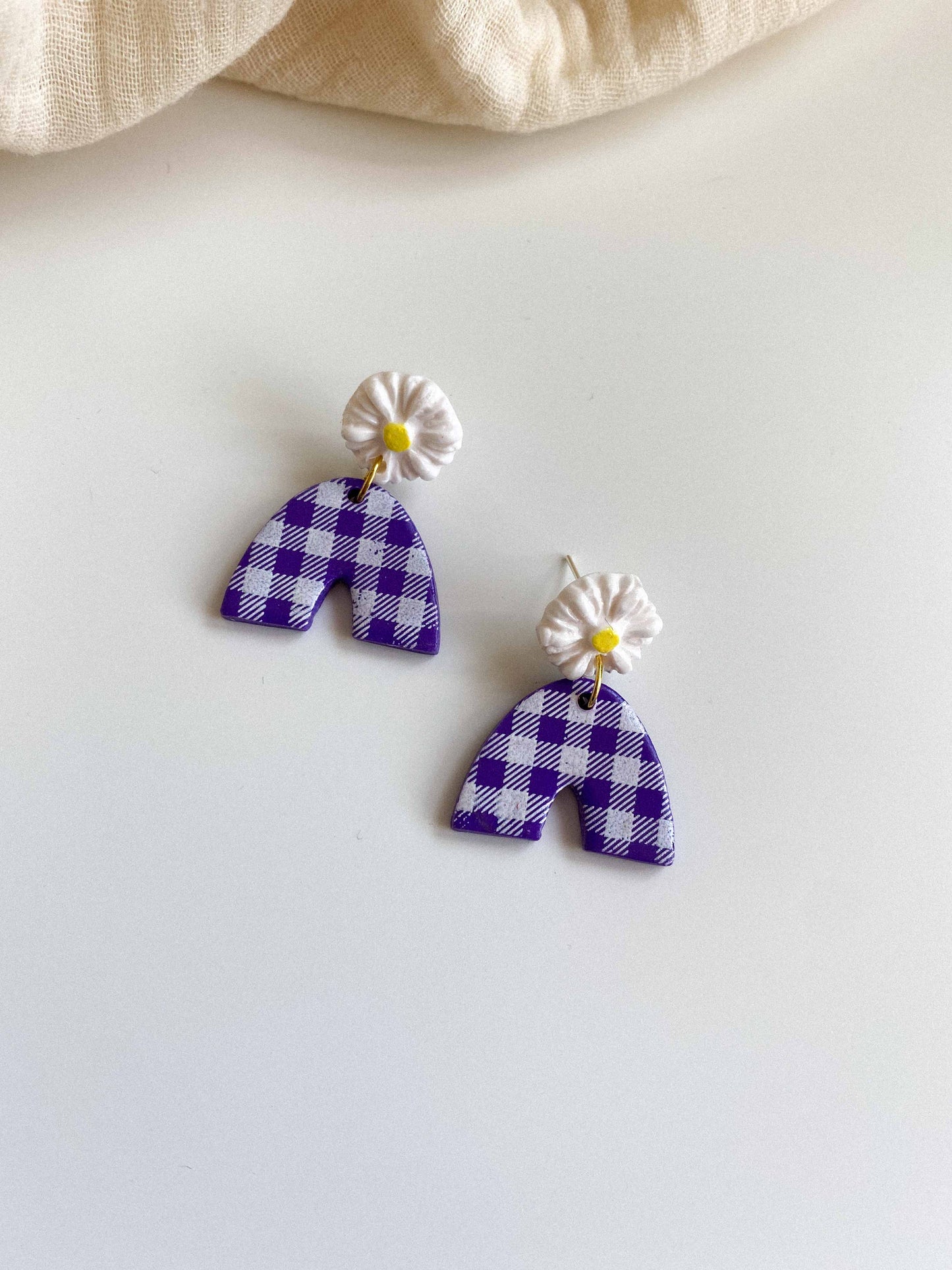 Gingham Small Daisy Arches